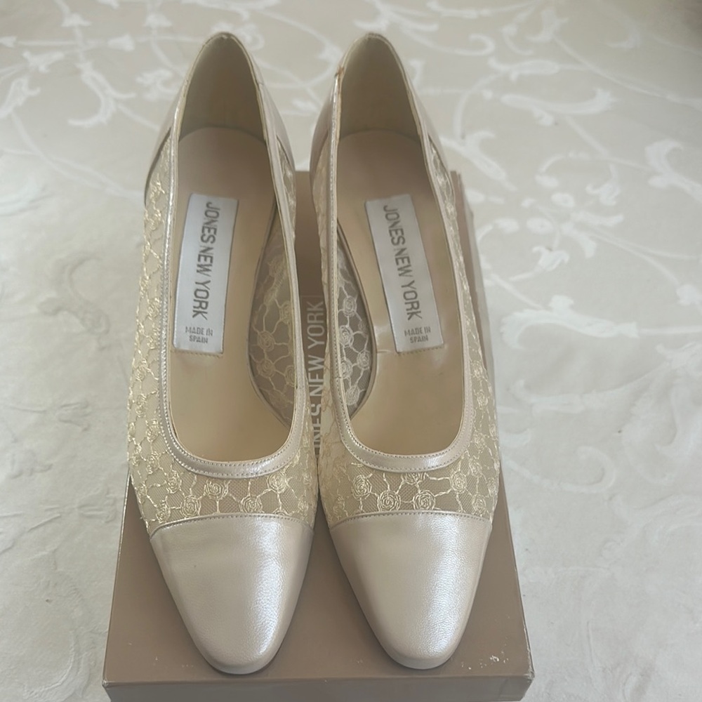 Jones New York Cream Lace Women's Shoes